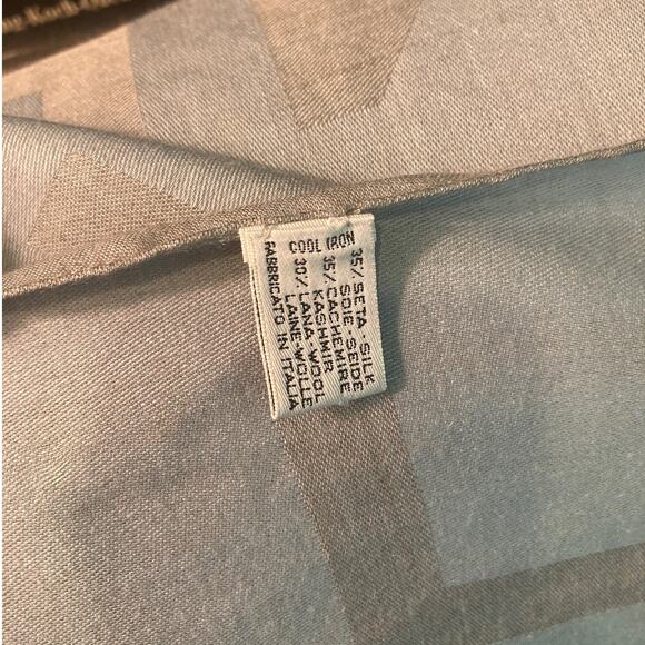 Chanel Cashmere Silk Wool Scarf ~ Iconic Logo Print Fringe ~ Ultra Soft Luxury - Picture 4 of 10